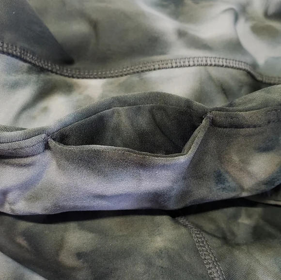 VOGO Atheletica Green Tie-Dye Capri Leggings Size 1X - Picture 7 of 7